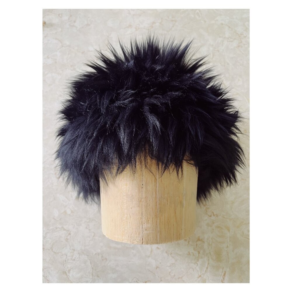 VTG MCM Sz S/M Black Tuscan Lambskin Fur Hat